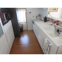 広々とした明るく使い易いキッチン空間