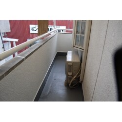 バルコニー部分からの雨漏れが特定できたので、FRP防水工事で雨が降っても安心のバルコニーになりました。