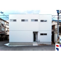外観は色と形でモダンな雰囲気に。