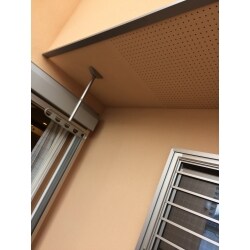 ご家族様の成長にあたり、上部に１セット物干しを増設いたしました。