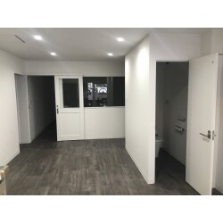 シンプルなデザインの店舗
