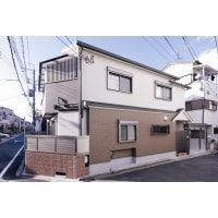 【新築】角地に建つ、外観と配色ともにシャープでかっこいい家