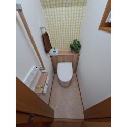 収納付きトイレにすることで室内がスッキリとしました。
そして手摺も取り付け安心して使用することが可能に。