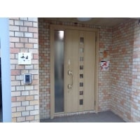 S様邸玄関リシェント・タイル上貼り・基礎塗装工事