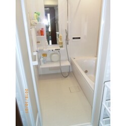浴室、洗面、トイレを明るくスッキリした空間へリフォームしました。