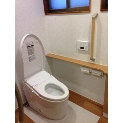２つあったトイレを１つにし、バリアフリーのトイレにしました。