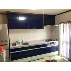 40～45℃のお湯をセットし、自動でフィルター内を洗ってくれる洗エールレンジフードを採用しました。