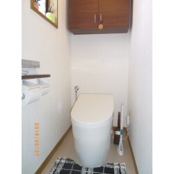 タンクレスにすることによって、お手入れのしやすい形状になり、豊富な機能でキレイが続きます。
