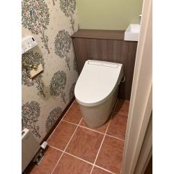 あざやか内装＆抜群収納！１日で快適トイレに。