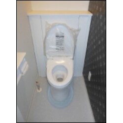 トイレ取替工事、壁紙もイメージアップ