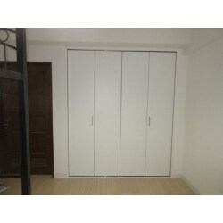 マンションの押入れをクローゼットに取り替えしました。