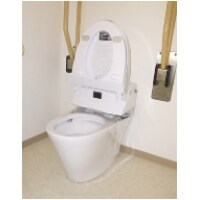 掃除がしやすくリフトアップする便座に変更