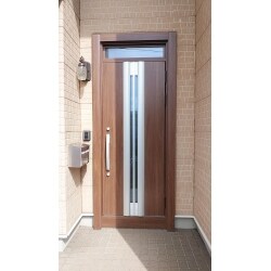 断熱玄関ドア施工後の画像です。