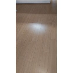 カーペットからフローリングへの施工後の画像です。