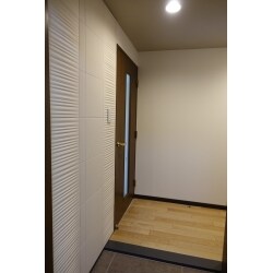 部分的に、エコカラットやアクセントカラーのクロスを使って個性的で高い質感のお住まいに
リフォームしました。
