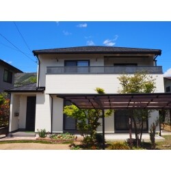 プレミアムシリコン塗装工事を行いました。