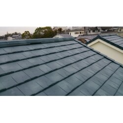緑の色合いがとても気に入って頂き、前は袖瓦の部分が板金仕上げであった為、今回の袖部分の瓦にも、ご満足頂いた様でした。