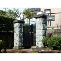 外部植樹の撤去と、外部から見えない様なフェンスを設置。