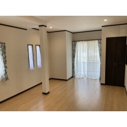 長年住み慣れた住まいを、強度や広さ・明るさを重点に置きながら、水まわりやリビング・階段周りの快適空間をご提案。
お客様にもお褒めの言葉を頂ける、大満足な大規模リフォームとなりました。