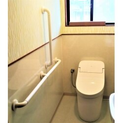・滑りにくい床材への取替え
・手すりの設置
・独立した手洗器の設置
・明るいトイレ空間つくり