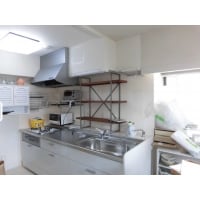 暗い対面キッチンをオープンにして明るく広々としたキッチンに