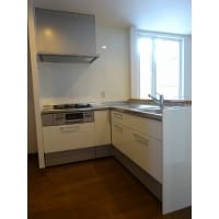 壁際のキッチンを家族の顔の見えるL 型キッチンへ。