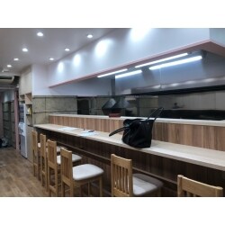 女性をターゲットにした飲食店なので内装アクセントにピンクを入れました。明るく清潔感のある店内になっています。