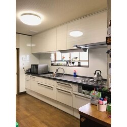 システムキッチンの入替。真っ白なキッチンでお料理が楽しくできそうです。