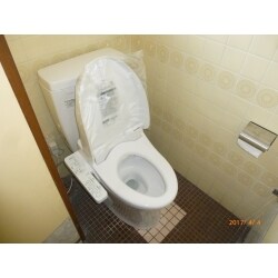 和式のトイレを最小限の工事で洋式トイレにリフォームしました。