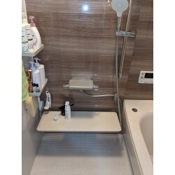 玄関ドア交換と水廻り改装工事です。