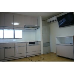 足元スライドキッチンの交換と家電収納庫でスッキリ収納