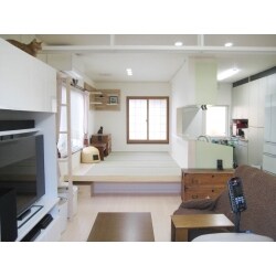 猫の通路はどの位の幅があれば良いか？階段をどうすれば登りやすいかな？材料はどうしようか、滑って落ちないように･･･猫の体重は？？？など色々考えたり施主様と職人さん達と、ああかなこうかなと話し合いを重ねる時間は
本当に楽しいものでした。
