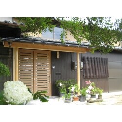 既存玄関の重厚感、古き良き趣と、ご主人様希望の京風が上手く合うようなご提案をしました。