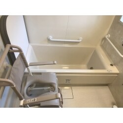 浴室手すり工事のお問合せから、 介護リフォームへ。