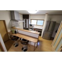 友人との語らいを明るく演出するキッチンとお掃除楽々浴室