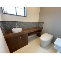 機能性とデザイン性が充実したトイレの造作カウンター