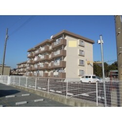 外壁の塗装だけでなく、駐車場のアスファルトも施工したため印象がとてもよくなりました。