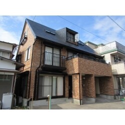 初めての外壁メンテナンスですが、なるべく長くきれいな状態で保ち、メンテナンスも回数を少なくしたいとのご希望にぴったりだったのが、軽量タイル、カルセラ張りでした。