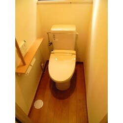 和式から洋式へ変更＆床面フローリングで清潔快適なトイレへ！