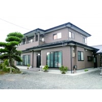 【新築】重厚さを引き継ぎつつ華やかなモダンさも加味した住まい