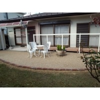 庭をのんびりと眺められるフリースペース