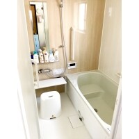 滑りにくい床面で安全性が高く、断熱性能の優れた浴室