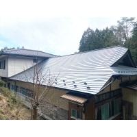 スレートを撤去し、軽量のマルチエースへ葺き替え