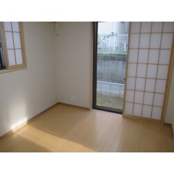 和室の趣はそのままに畳からフローリング！　