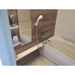 ほっカラリ床で水はけの良いユニットバスに。