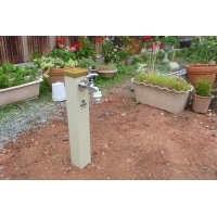 お庭の花へ水を撒く水栓柱立ち上げ工事