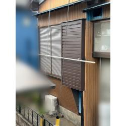 雨戸の交換を行いました。
