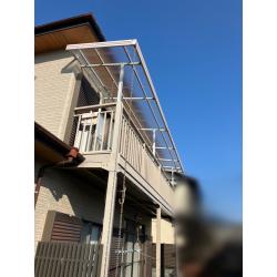 テラス屋根が劣化してきてしまったため、張り替え工事です。