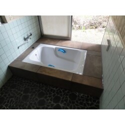 人造大理石浴槽へ交換。