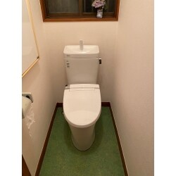 トイレの交換と内装の工事をさせていただきました。
